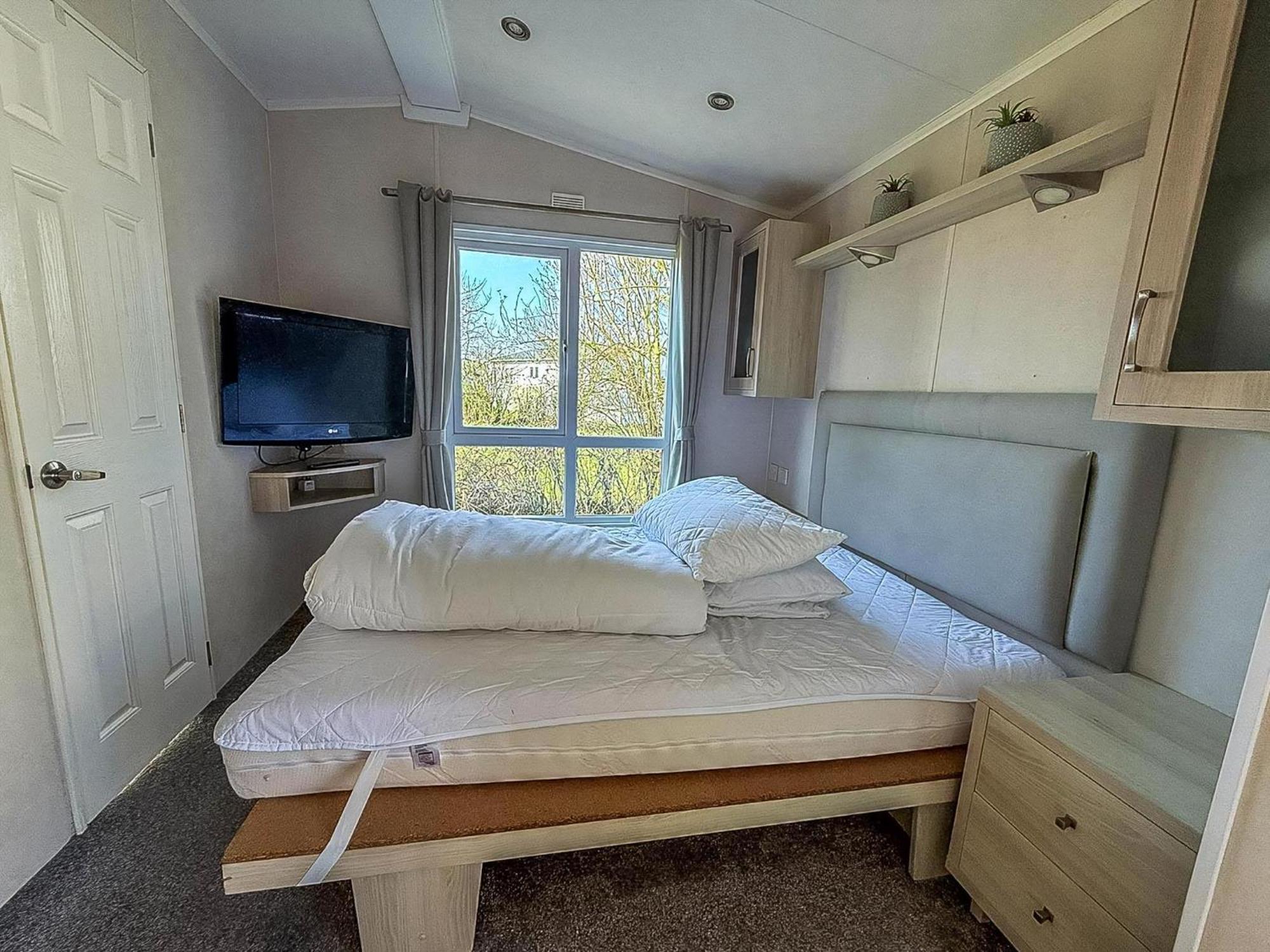 Lovely Wheelchair Friendly Caravan At Skipsea Sands In Yorkshire Ref 41167wf * Barmston