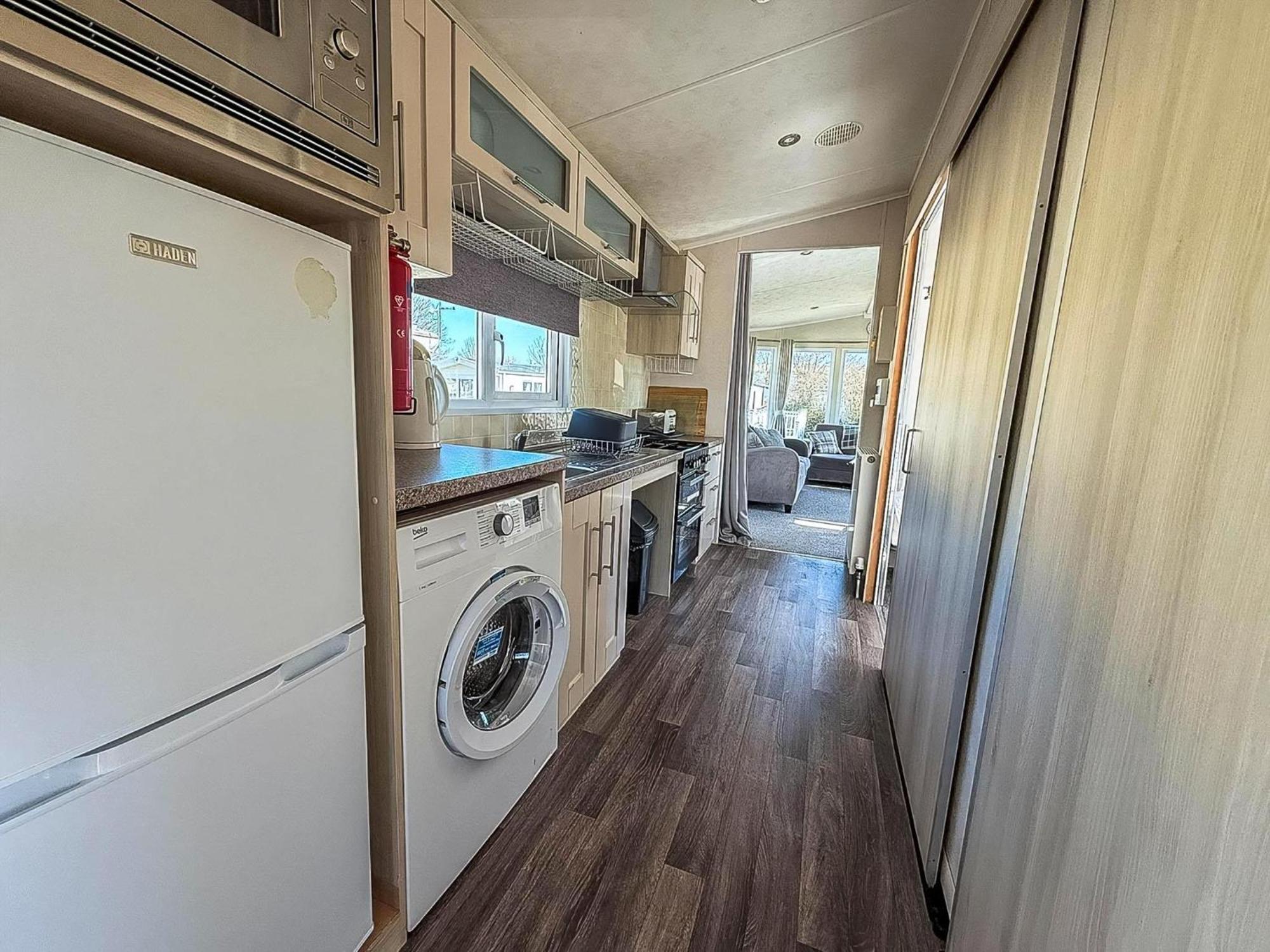 Campsite Lovely Wheelchair Friendly Caravan At Skipsea Sands In Yorkshire Ref 41167wf *