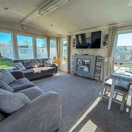 Lovely Wheelchair Friendly Caravan At Skipsea Sands In Yorkshire Ref 41167Wf Barmston Exterior photo