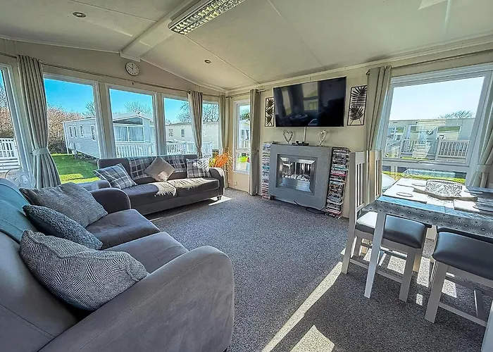 Lovely Wheelchair Friendly Caravan At Skipsea Sands In Yorkshire Ref 41167Wf