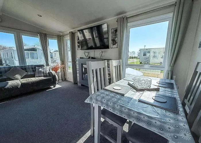 Lovely Wheelchair Friendly Caravan At Skipsea Sands In Yorkshire Ref 41167Wf