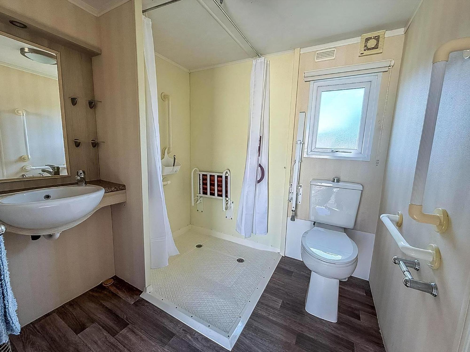 Lovely Wheelchair Friendly Caravan At Skipsea Sands In Yorkshire Ref 41167wf