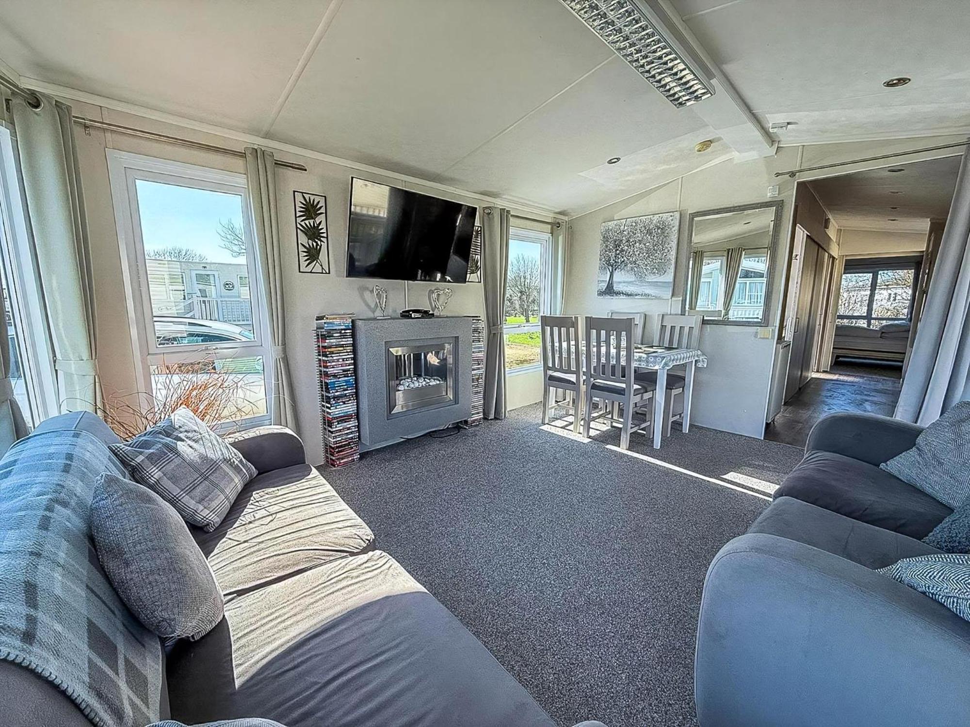 Campsite Lovely Wheelchair Friendly Caravan At Skipsea Sands In Yorkshire Ref 41167wf