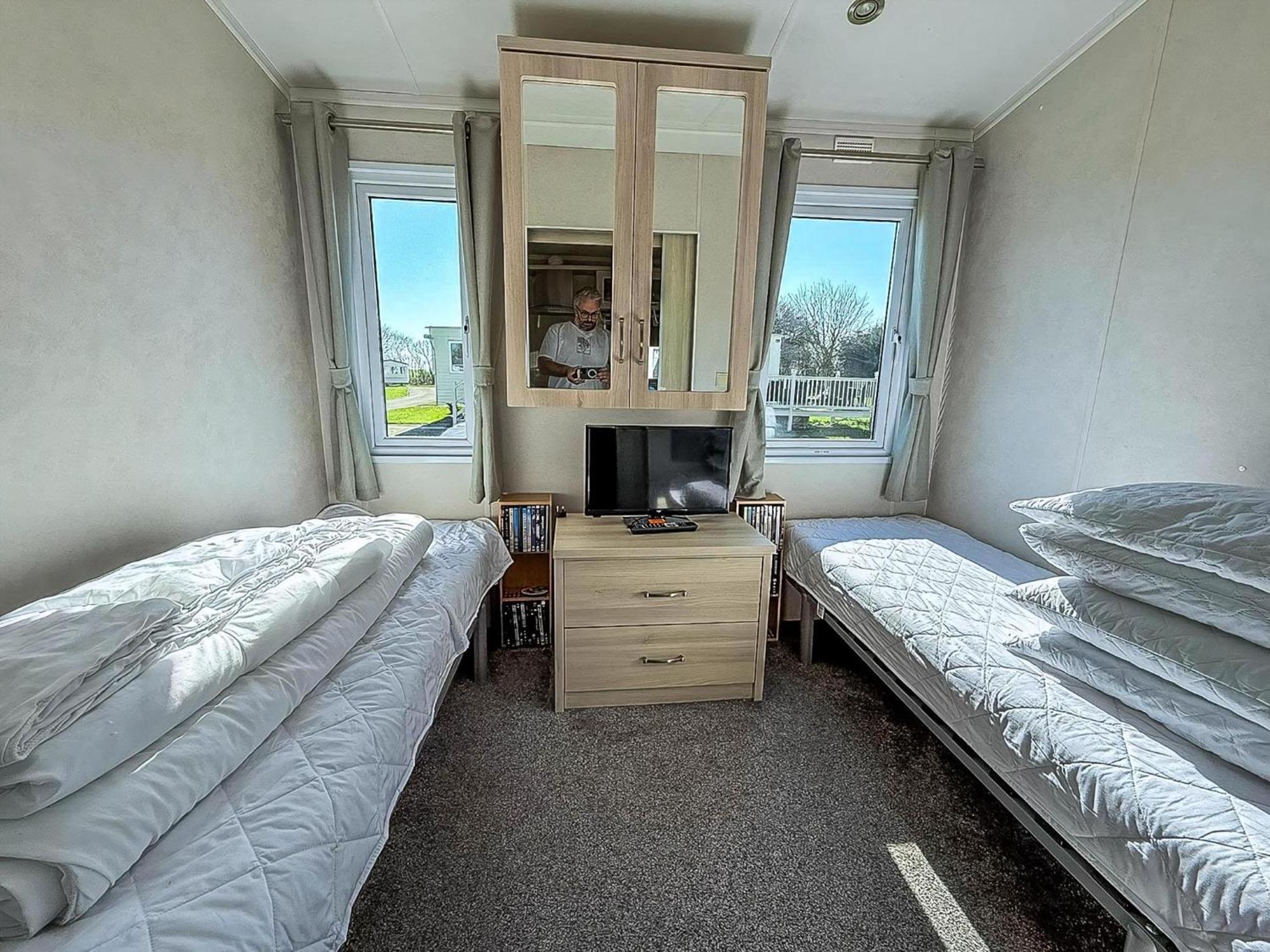 Campsite Lovely Wheelchair Friendly Caravan At Skipsea Sands In Yorkshire Ref 41167wf