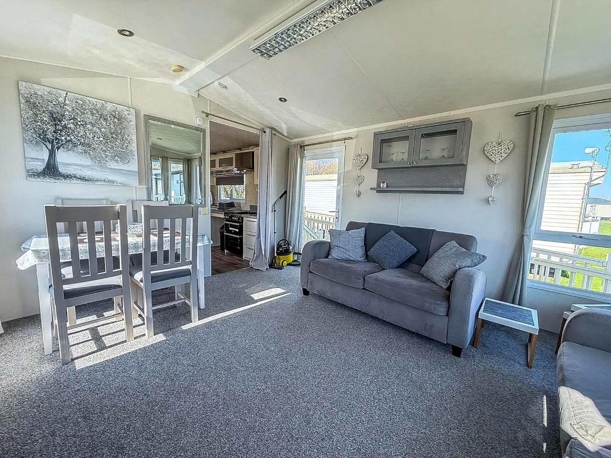 Lovely Wheelchair Friendly Caravan At Skipsea Sands In Yorkshire Ref 41167wf *