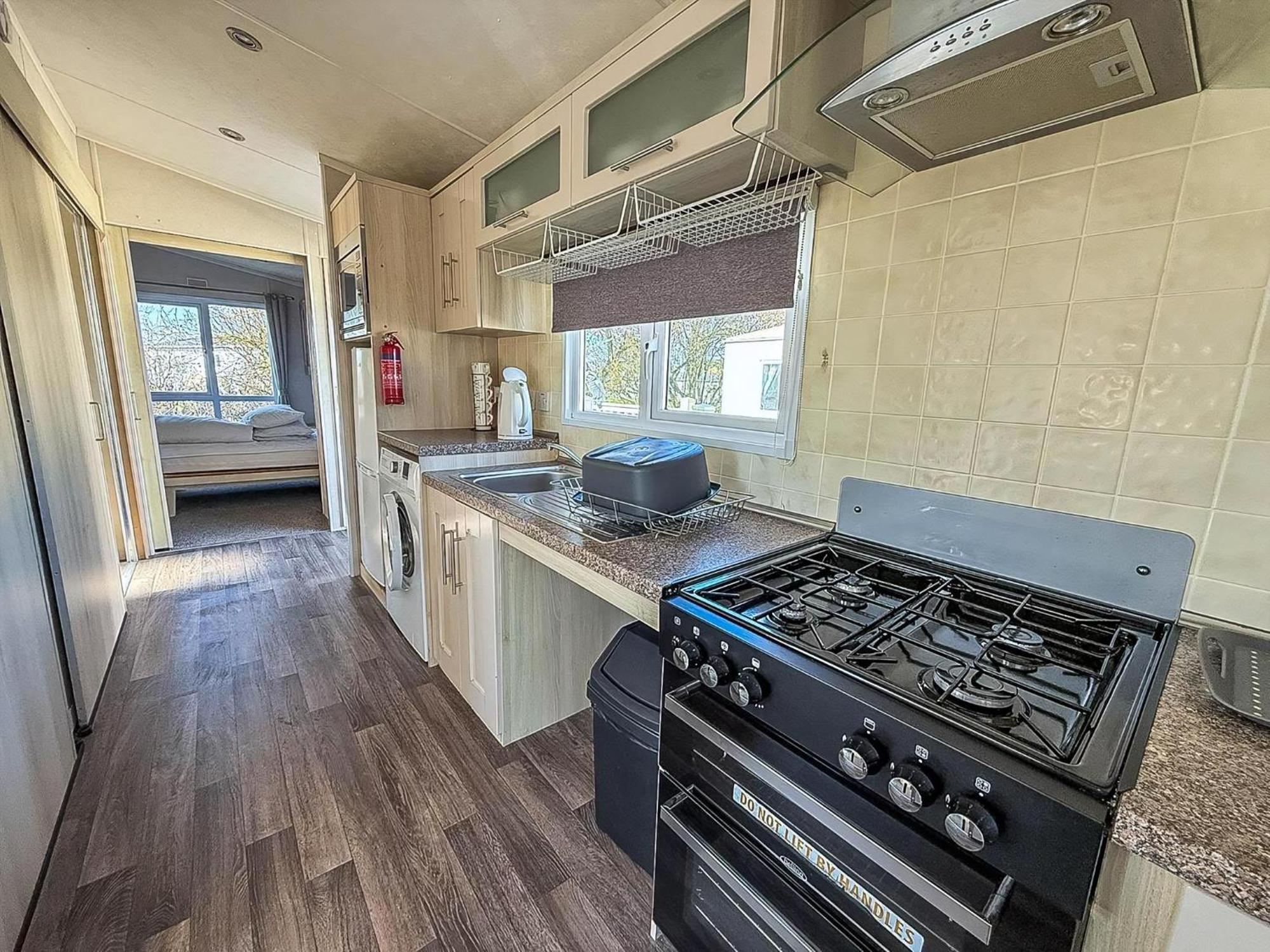 Lovely Wheelchair Friendly Caravan At Skipsea Sands In Yorkshire Ref 41167wf *