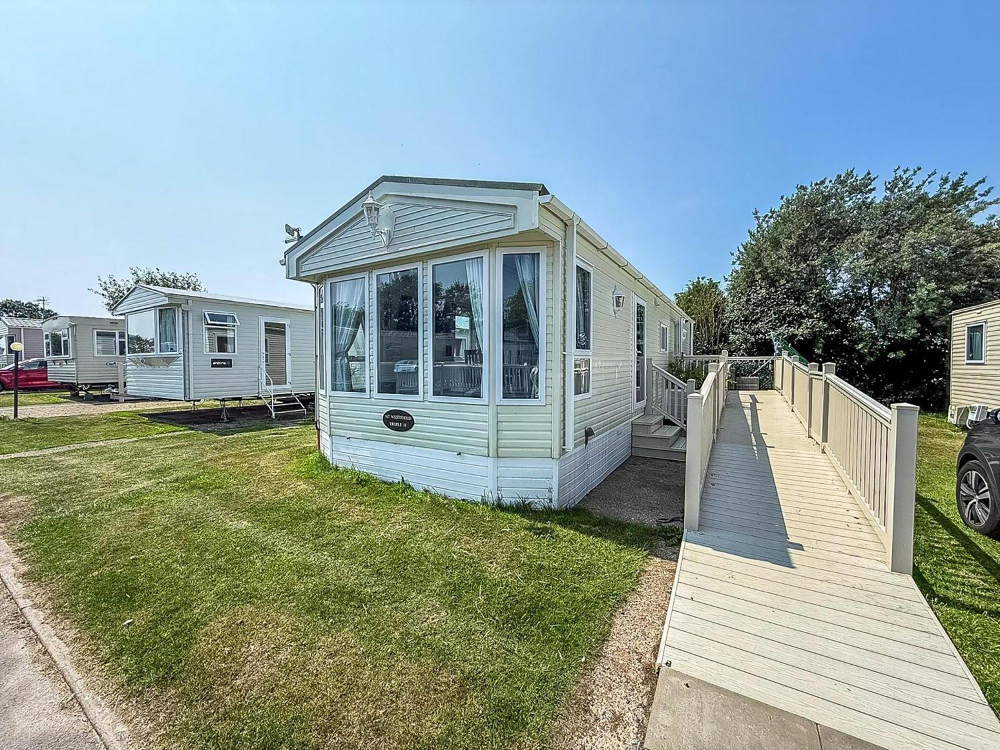 Lovely Wheelchair Friendly Caravan At Skipsea Sands In Yorkshire Ref 41167wf * Barmston